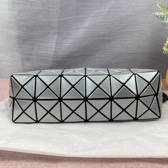 Brand new Issey Miyake silver knotted tofu sling bag. - Picture 5 of 10